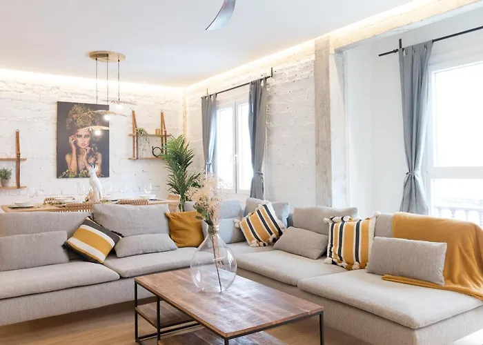 Amplio Y Moderno Apartamento Con Tarima Refrescante By Staynnapartments