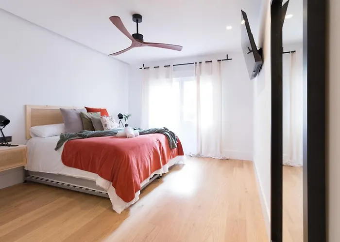 Amplio Y Moderno Apartamento Con Tarima Refrescante By Staynnapartments